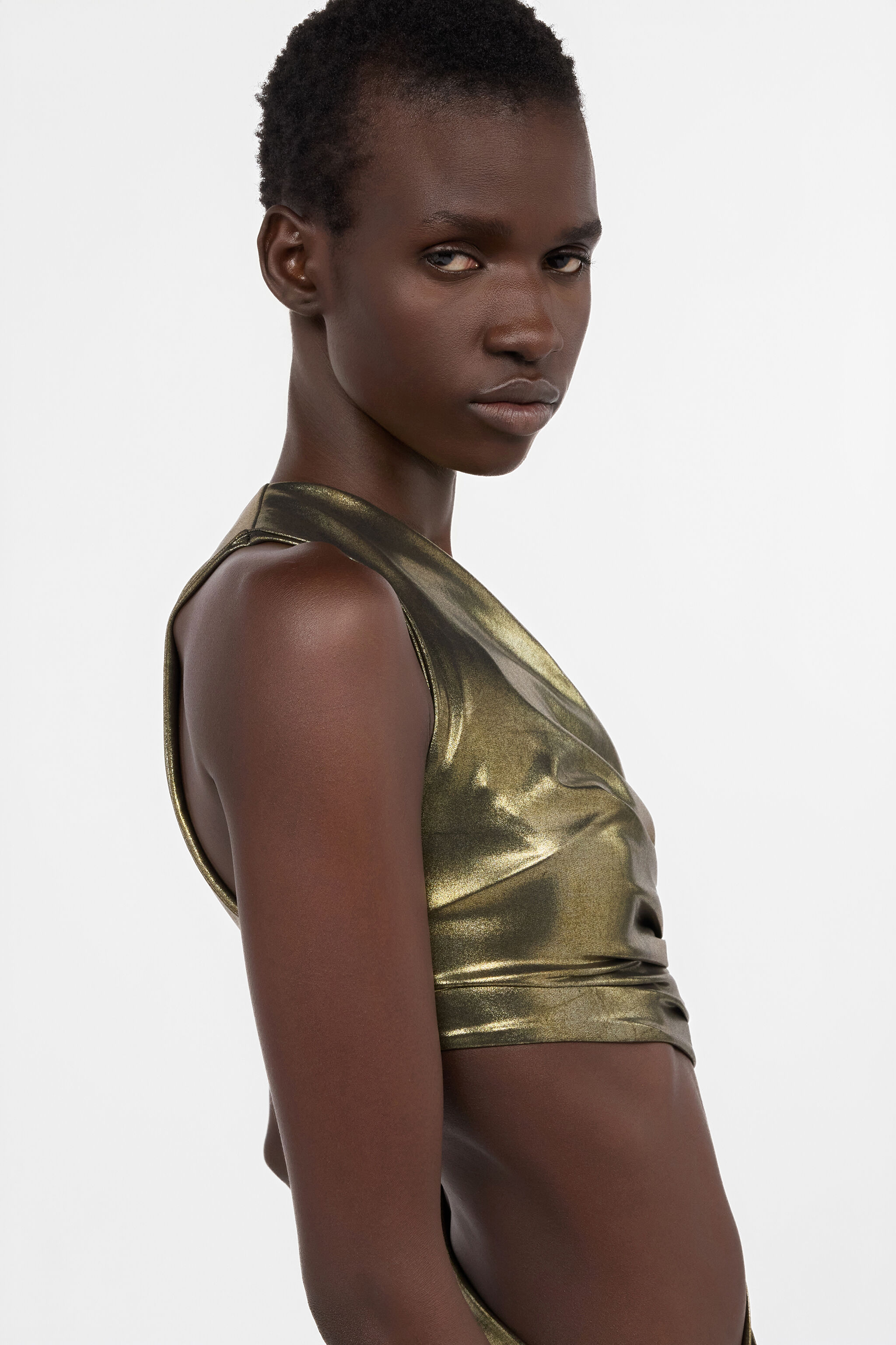 RC Goldfarbenes One-Shoulder-Kleid mit Cut-out GOLD WWT106-JE032