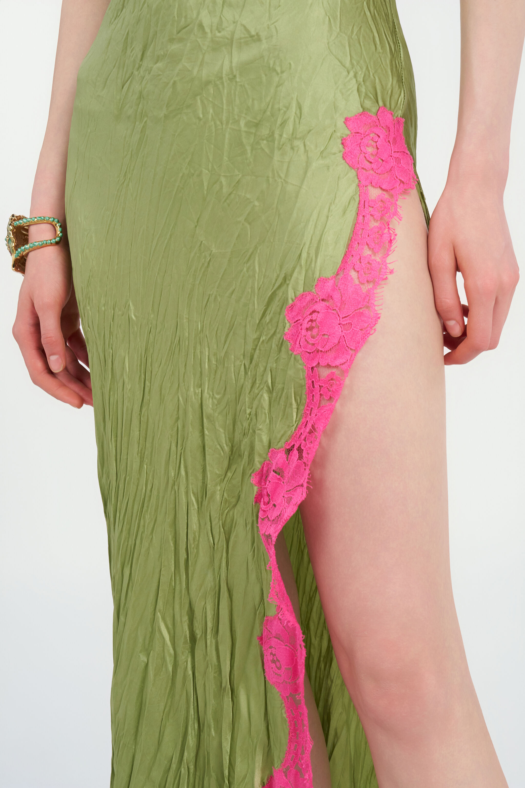 RC Vestido largo de seda con detalle de encaje LIGHT GREEN WQT150-SE041