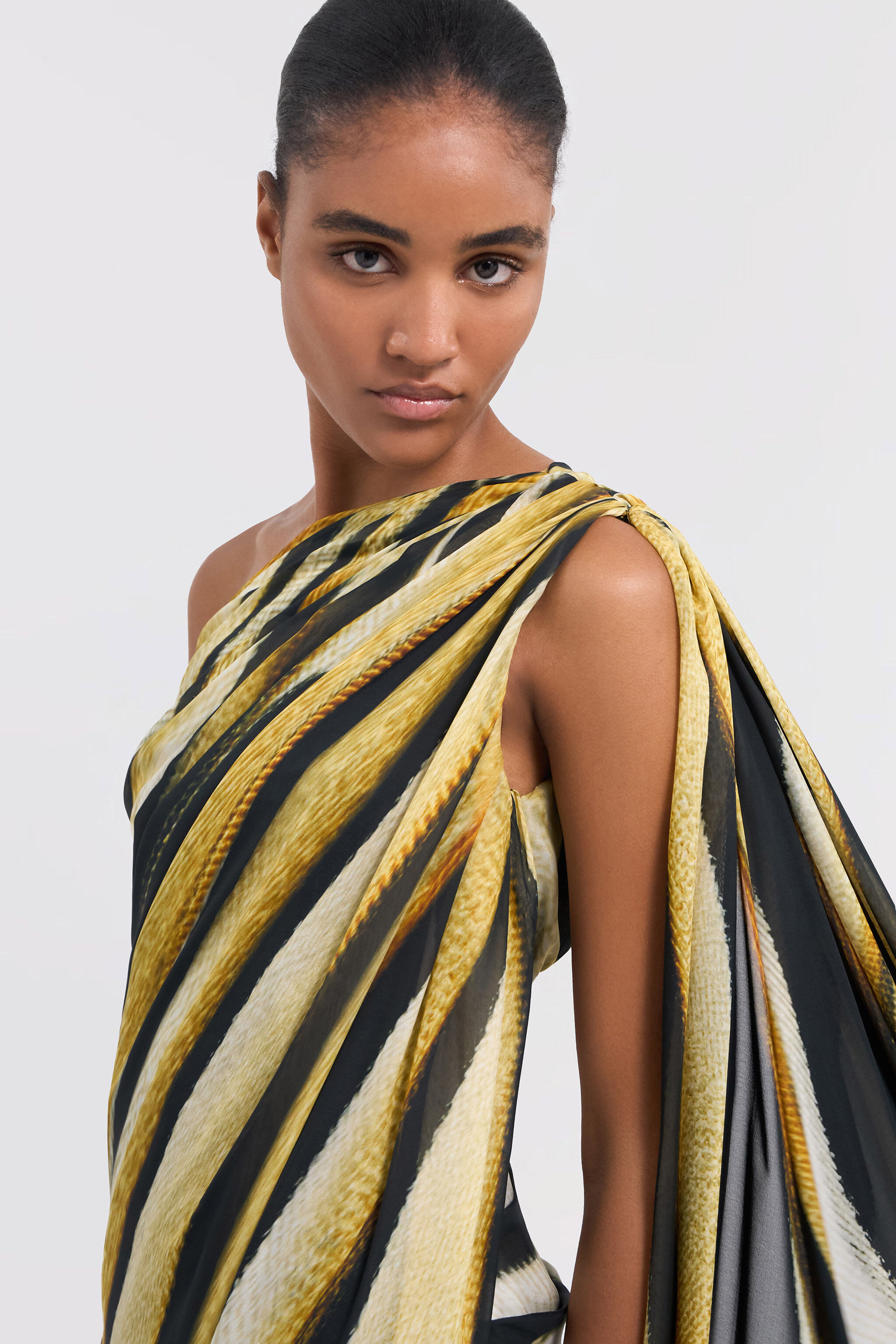 RC Vestido Maxi De Seda Con Estampado Ray Of Gold Oro TKT106-CTM33